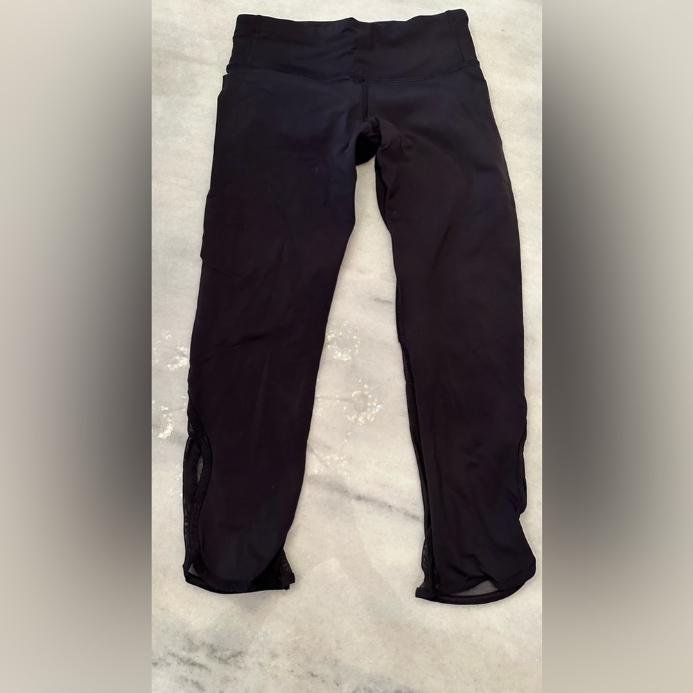 Lululemon black cropped pant